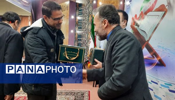 نشست صمیمی هم‌افزایی مربیان قرآنی استان خراسان رضوی