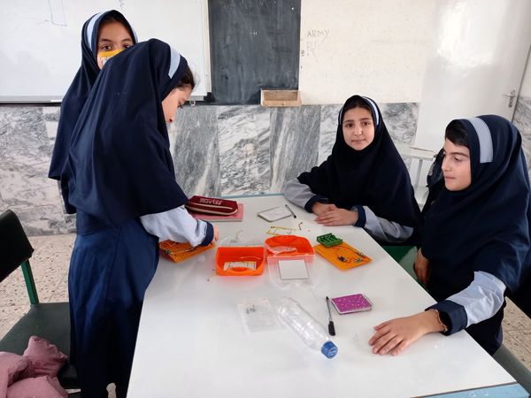 بازدید دانش آموزان دبستان ناهید نخودی از پژوهشرای نیشابور