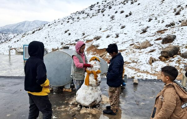 اردل لباس سپید بر تن کرد 