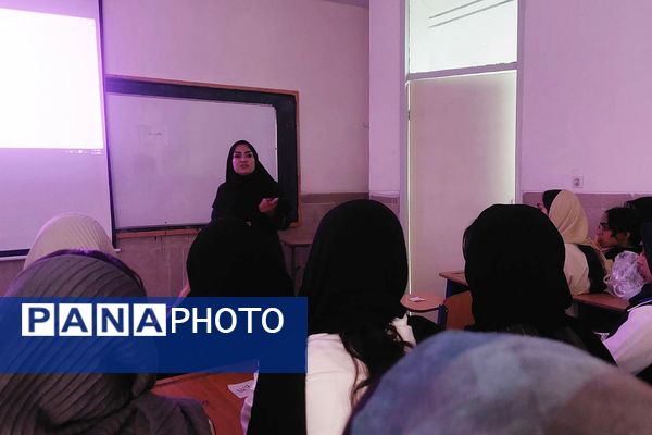 برگزاری همایش انتخاب رشته کنکور سراسری در مدرسه شهید راستی پردیس 