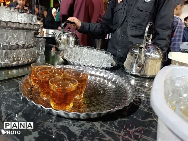 موکب های چایخانه برپا شده در حسینیه امام  خمینی(ره) 