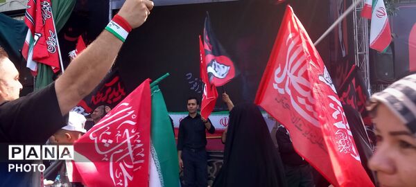 تجمعات پرشور مردمی از مترو تا خیابان 