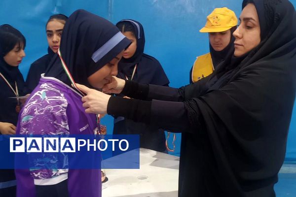 مسابقات ورزشی بین مدرسه‌ای داژبال در شهرستان قرچک