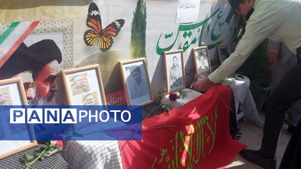 آیین گرامیداشت هفته دفاع مقدس در دبیرستان حضرت زهرا ناحیه ۶