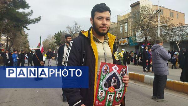 حضور افشار مختلف مردم نیشابور در راهپیمایی ۲۲ بهمن 