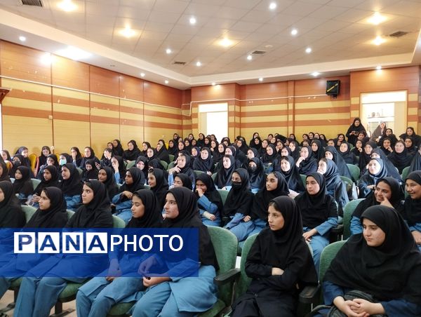 همایش پیشگیری از آسیب‌های اجتماعی در منطقه زرین آباد