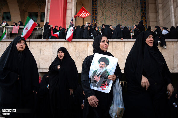 وداع با پیکر مطهر امام شهید امت در مصلای امام خمینی(ره)