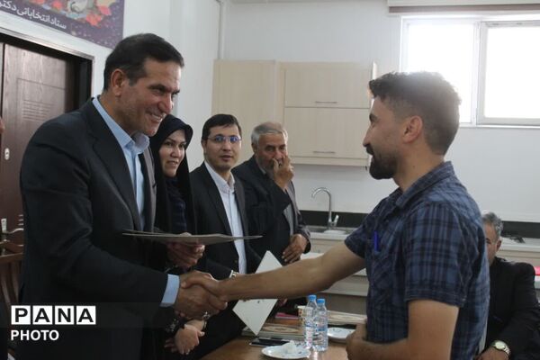 نشست نماینده ملکان و لیلان با اصحاب رسانه به مناسبت روز خبرنگار با حضور دانش‌آموز خبرنگاران پانا