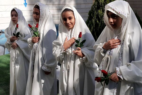 جشن شکفتن غنچه‌ ها، در دبستان مهرتابان بهارستان دو