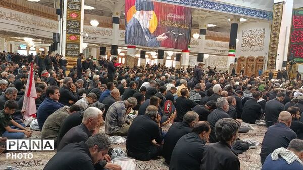 حضور گسترده مردم در جمکران و حرم مطهر برای بدرقه رهبر شهید