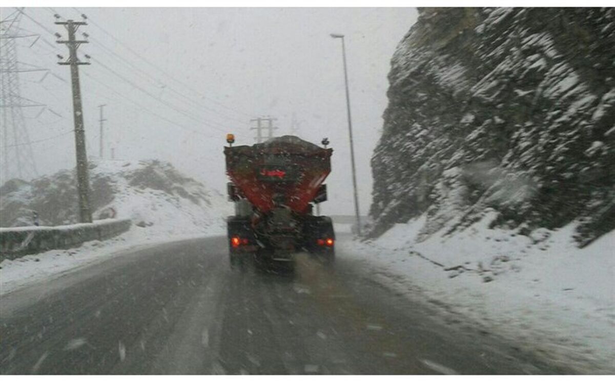 برف و باران در محورهای 10 استان