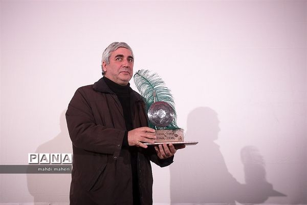 دیدار ابراهیم حاتمی کیا با خانواده شهدا