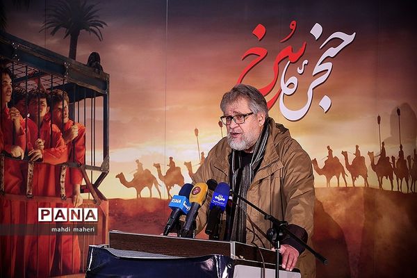 دیدار ابراهیم حاتمی کیا با خانواده شهدا