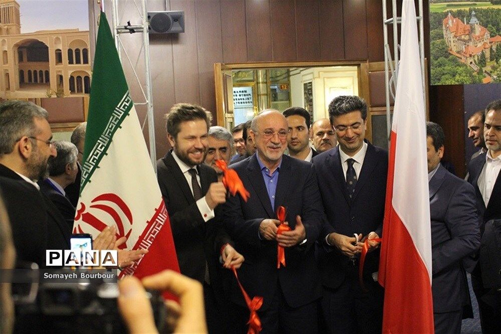 افتتاح نمایشگاه همکاری های تجاری فرهنگی لهستان
