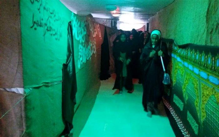 دانش آموزان مدرسه عفت میناب از نمایشگاه بانوی بی نشان بازدید کردند