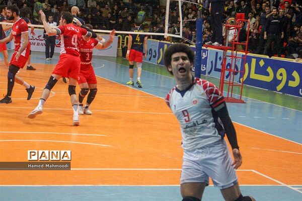 دیدار تیم های والیبال شهرداری تبریز و خاتم اردکان