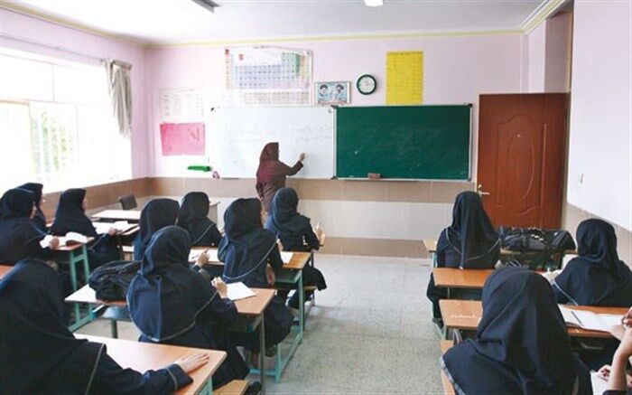 هشدار معاون متوسطه آموزش و پرورش  درباره پیامدهای ازدحام تحصیل  در رشته علوم تجربی