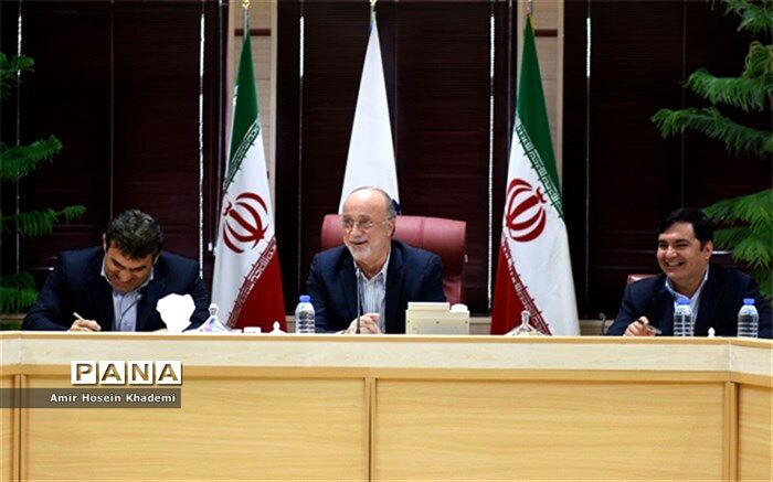 جوانان نباید دستمایه ابزار سیاسی و اقدامات شعاری قرار گیرند