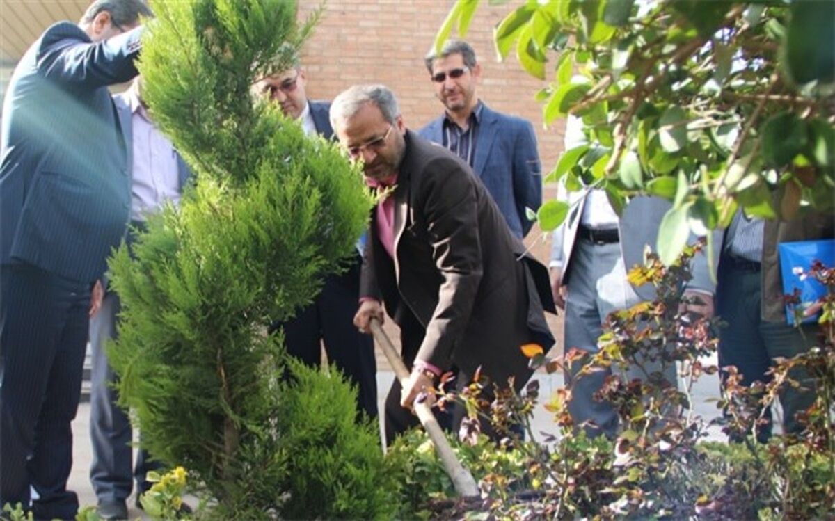 آیین روز درختکاری با حضور معاون پرورشی و فرهنگی وزارت آموزش و پرورش