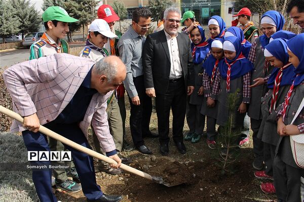 مراسم نمادین درختکاری در حاشیه برگزاری مراسم متمرکز استانی جشن نیکوکاری در البرز