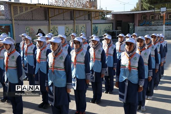 مراسم سپاس مربی در دبیرستان پیرایش نیشابور