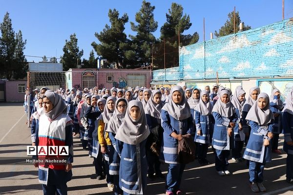 مراسم سپاس مربی در دبیرستان پیرایش نیشابور