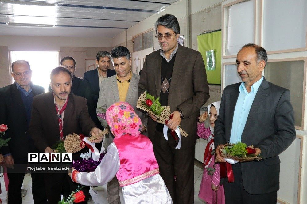 مراسم سپاس مربی در دبیرستان پیرایش نیشابور