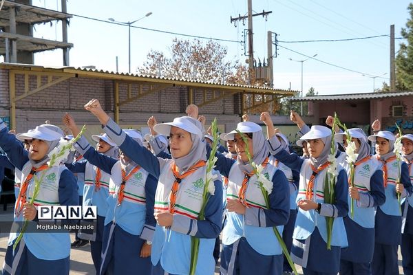 مراسم سپاس مربی در دبیرستان پیرایش نیشابور