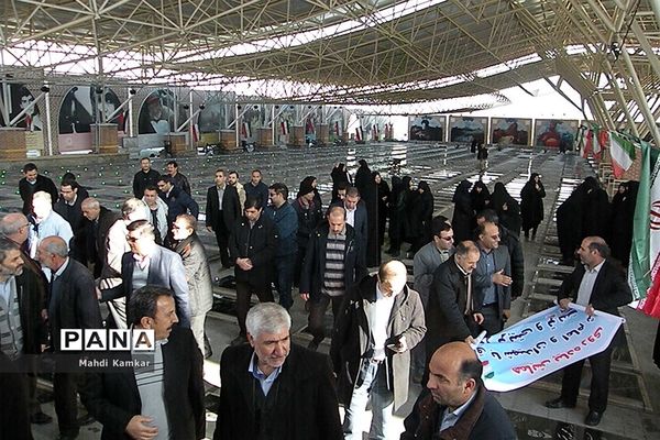 همایش پیاده روی میثاق با شهیدان به مناسبت هفته امور تربیتی در تبریز