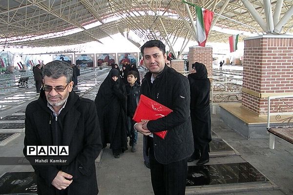 همایش پیاده روی میثاق با شهیدان به مناسبت هفته امور تربیتی در تبریز