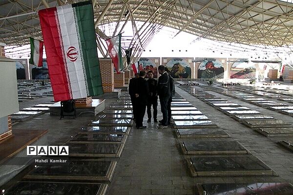 همایش پیاده روی میثاق با شهیدان به مناسبت هفته امور تربیتی در تبریز