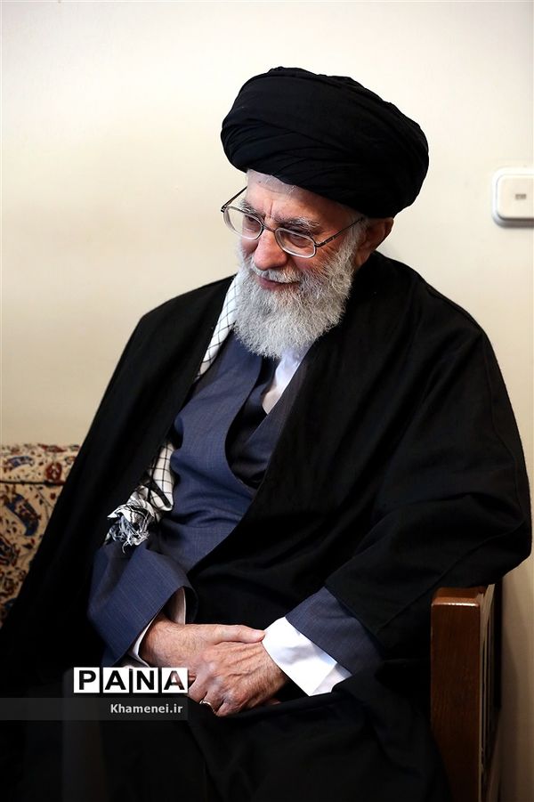 دیدار وزیر اوقاف و جمعی از علمای سوریه با مقام معظم رهبری