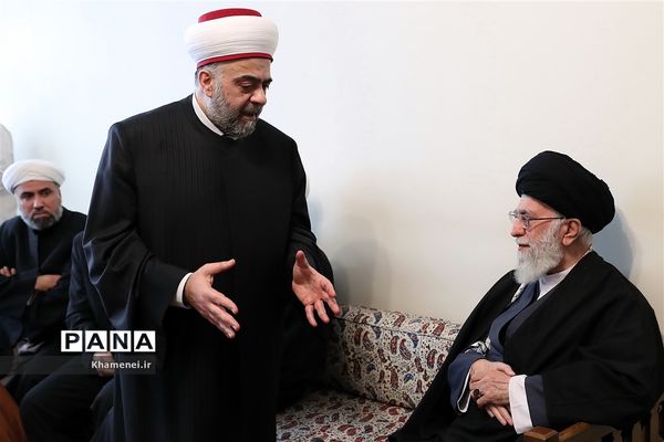 دیدار وزیر اوقاف و جمعی از علمای سوریه با مقام معظم رهبری