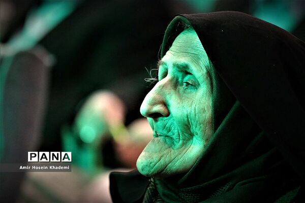 تجلیل از مادران وهمسران شهدا