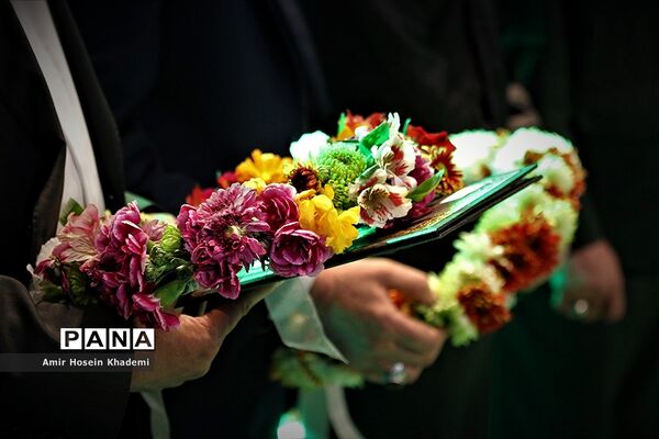 تجلیل از مادران وهمسران شهدا