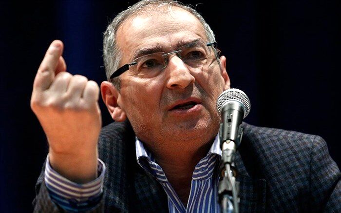 زیباکلام: خودرا به در و تخته می‎زنند تا بگویند مردم در اعتماد به من اشتباه کردند و به حسابم پول ریختند