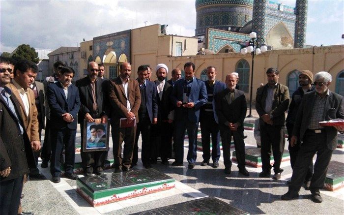 مراسم عطرافشانی وغبار روبی مزار شهدا ی امورتربیتی در کاشمر برگزار شد