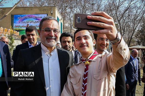 مراسم هفته درختکاری وزیر محترم آموزش و پرورش در اردوگاه شهید باهنر