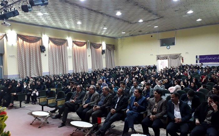 نقش مهم‌دستگاه تعلیم و تربیت در شکوفاکردن استعداد های هنری دانش آموزان
