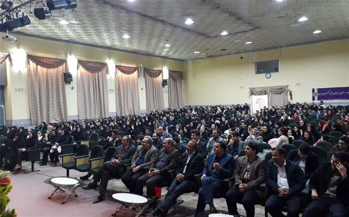 نقش مهم‌دستگاه تعلیم و تربیت در شکوفاکردن استعداد های هنری دانش آموزان