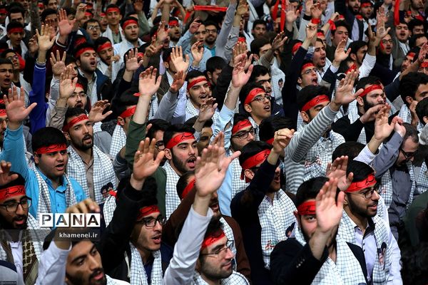 دیدار دانش آموزان و دانشجویان شرکت‌کننده در کاروانهای راهیان نور با مقام معظم رهبری