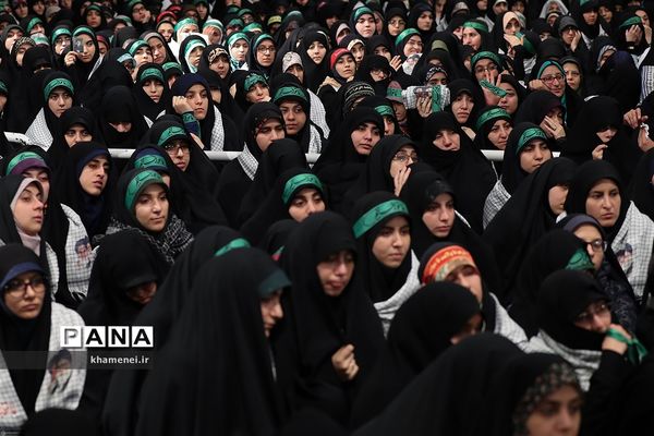 دیدار دانش آموزان و دانشجویان شرکت‌کننده در کاروانهای راهیان نور با مقام معظم رهبری