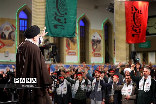 دیدار دانش آموزان و دانشجویان شرکت‌کننده در کاروانهای راهیان نور با مقام معظم رهبری