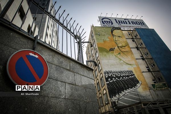 نقش شهدا بر دیوارهای شهر