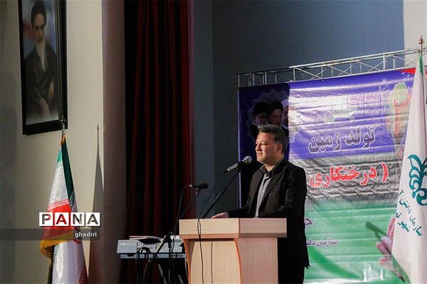 جشن تولد زمین در دبیرستان شهید شهریاری منطقه 19