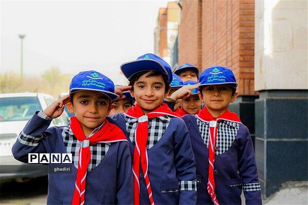 جشن تولد زمین در دبیرستان شهید شهریاری منطقه 19