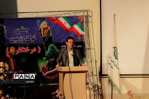 جشن تولد زمین در دبیرستان شهید شهریاری منطقه 19