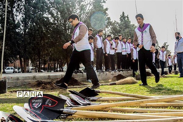 جشن تولد زمین در دبیرستان شهید شهریاری منطقه 19