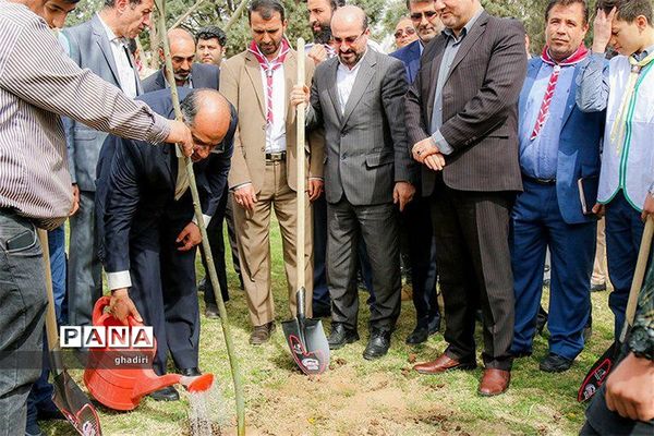 جشن تولد زمین در دبیرستان شهید شهریاری منطقه 19