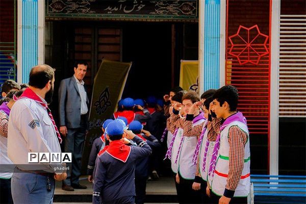 جشن تولد زمین در دبیرستان شهید شهریاری منطقه 19